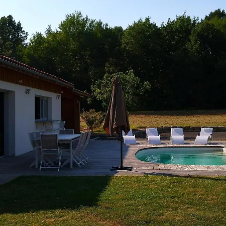 Gites Les Bruyeres 度假居 *